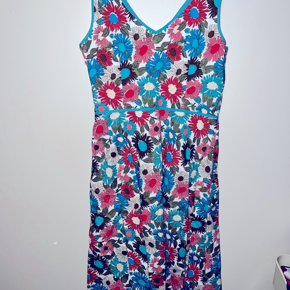 Sleeveless V neck dress, cotton